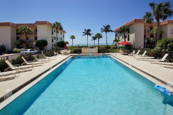 Sandalfoot Beachfront Condominium photo 5