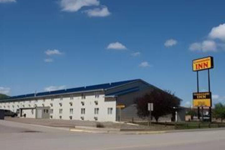 OYO Hotel Shelby Mt. Hwy 2 & I-15 photo 1