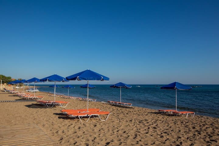 Aroanía destination view