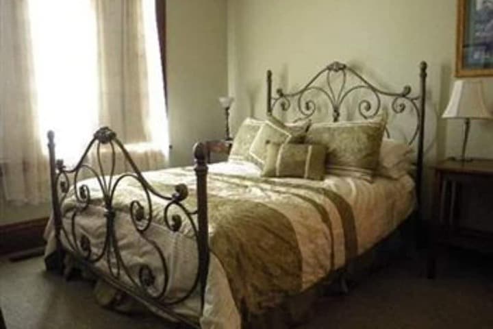 The Decker House Bed & Breakfast photo 4