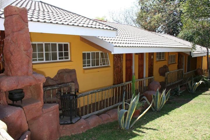 Flintstones Guest House Fourways photo 4