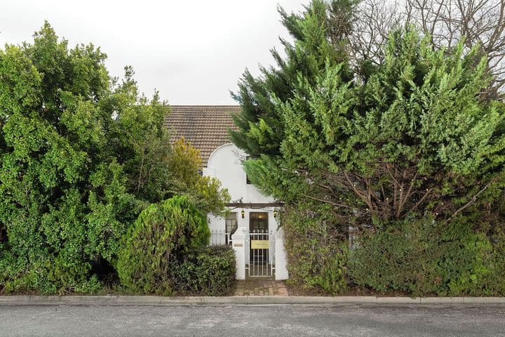 Gable Manor photo 2