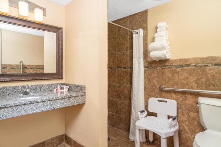 Baymont by Wyndham Lakeville photo 3