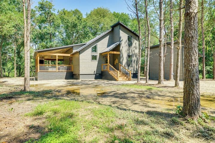 Riverfront Broken Bow Cabin w / Private Hot Tub! photo 3