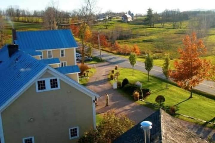 The Inn at Round Barn Farm photo 3