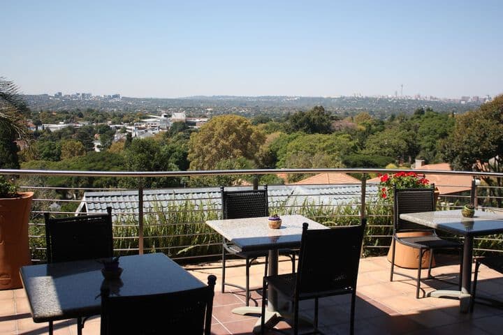 Over The Moon Guesthouse photo 5