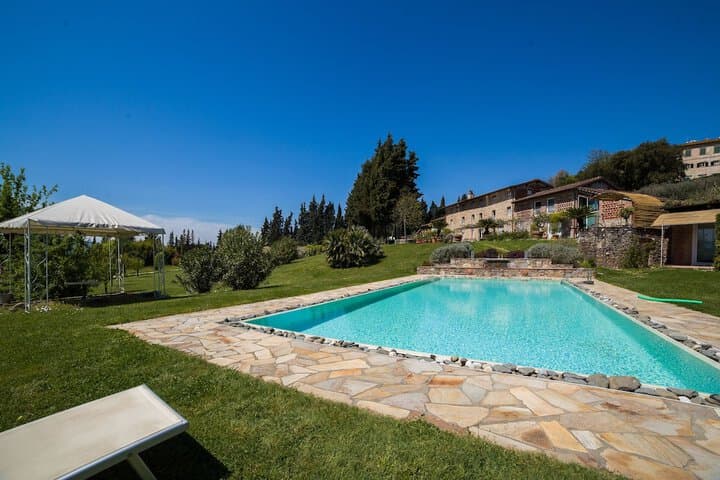 Leccio destination view