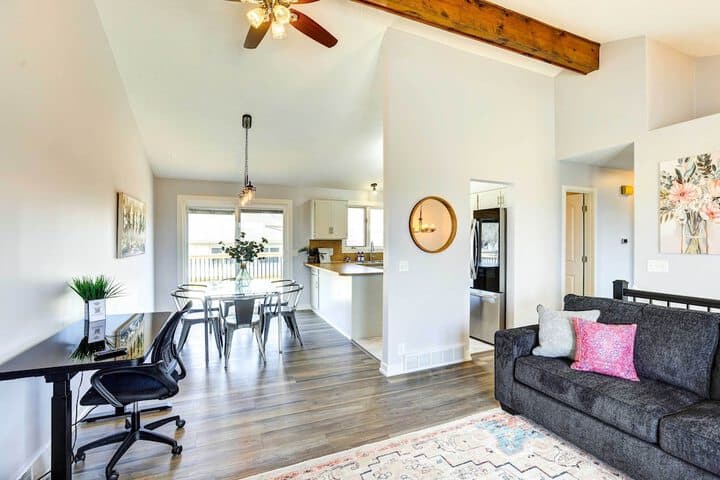 Pet friendly Omaha Vacation Rental w / Deck! photo 3