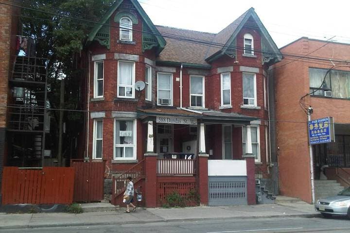 Toronto Travellers Home photo 2