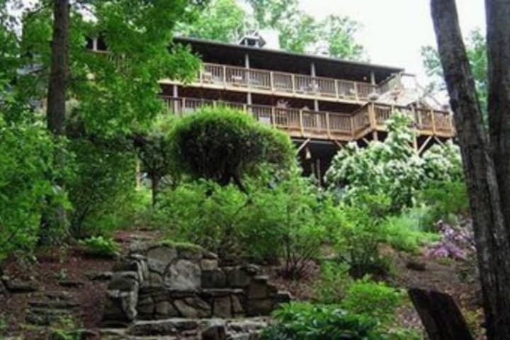 Bent Creek Lodge Bed & Breakfast photo 2