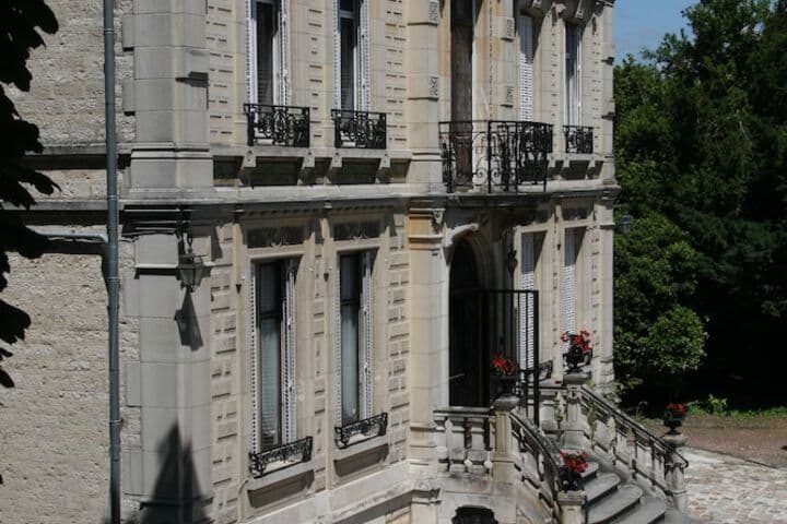 Arcis-sur-Aube destination view