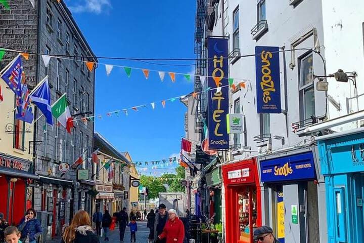 Snoozles Quay Street Tourist Hostel photo 5