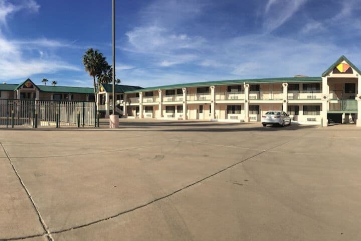 Days Inn by Wyndham Safford AZ photo 3
