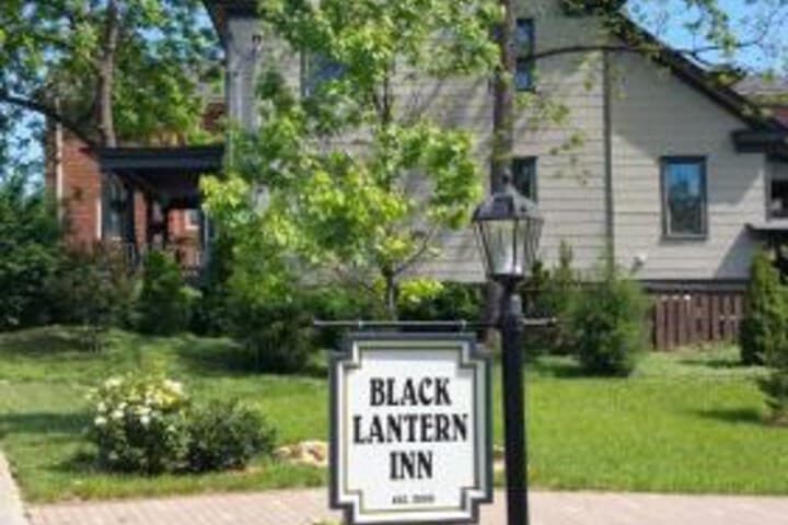 BLACK LANTERN INN photo 1