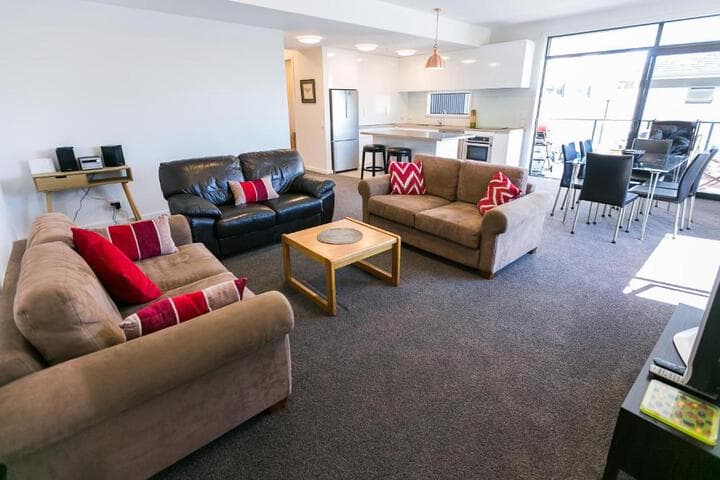 Riverwalk Apartments photo 3