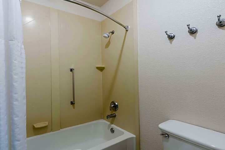 Super 8 by Wyndham Albuquerque Airport photo 4