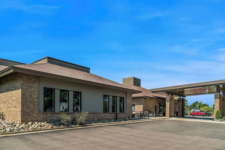 Best Western Okemos / East Lansing Hotel & Suites photo 2