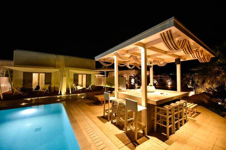 Queen Boutique Suites photo 5