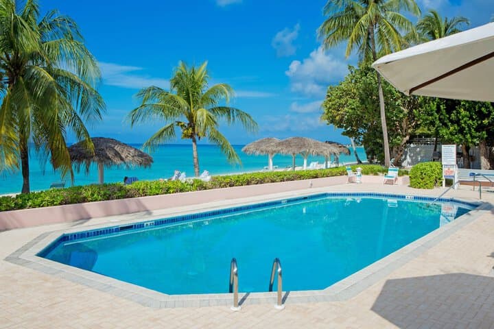 Aqua Bay Club Condos photo 3