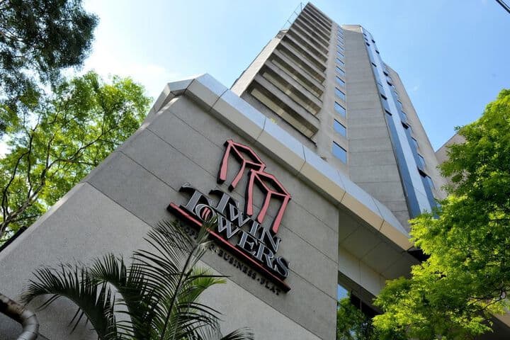 Twin Towers Flat photo 3