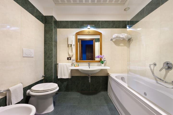 Ulisse Deluxe Hostel photo 4