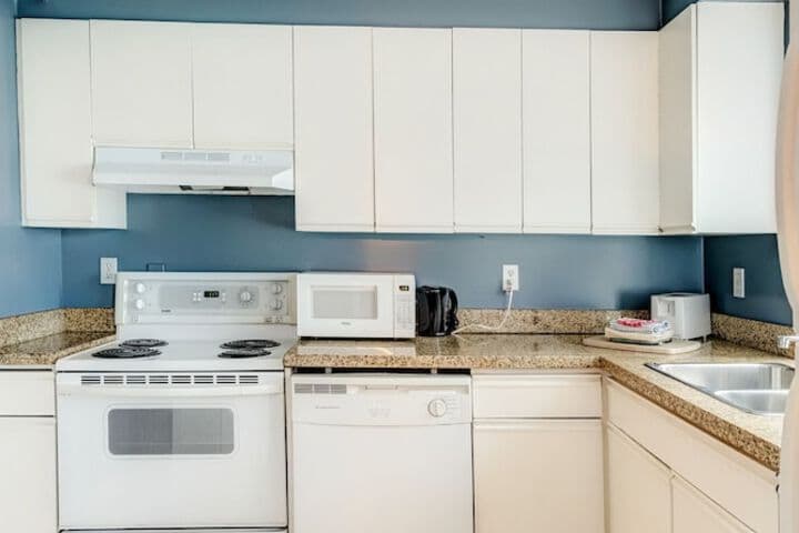 Rosellen Suites at Stanley Park photo 3
