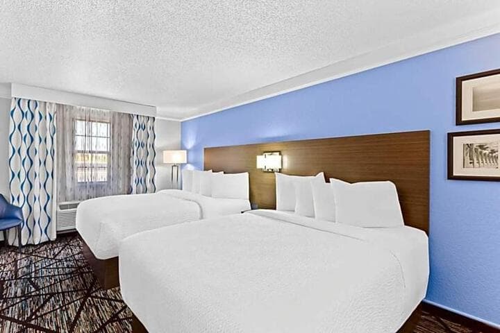 Days Inn & Suites by Wyndham Schaumburg photo 4