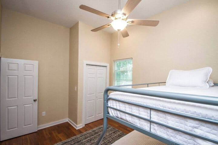 3br / 2ba Remodeled Apartment Near Downtown photo 5