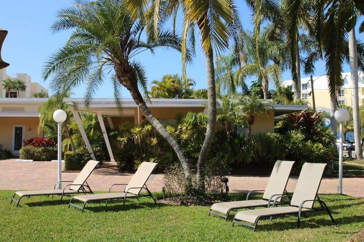 Tropical Beach Resorts photo 5