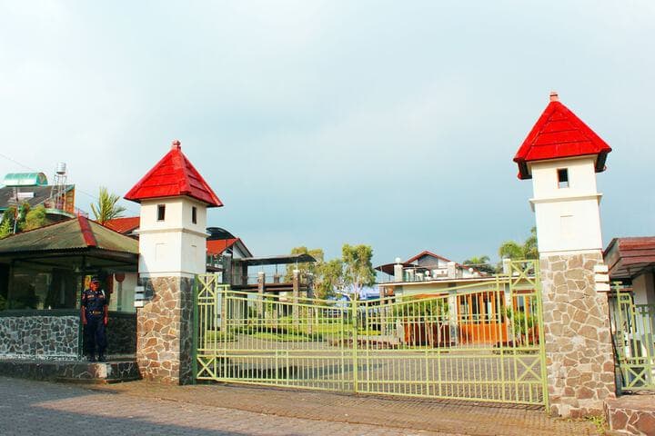 De Villa Istana Bunga by HouseinBandung photo 2