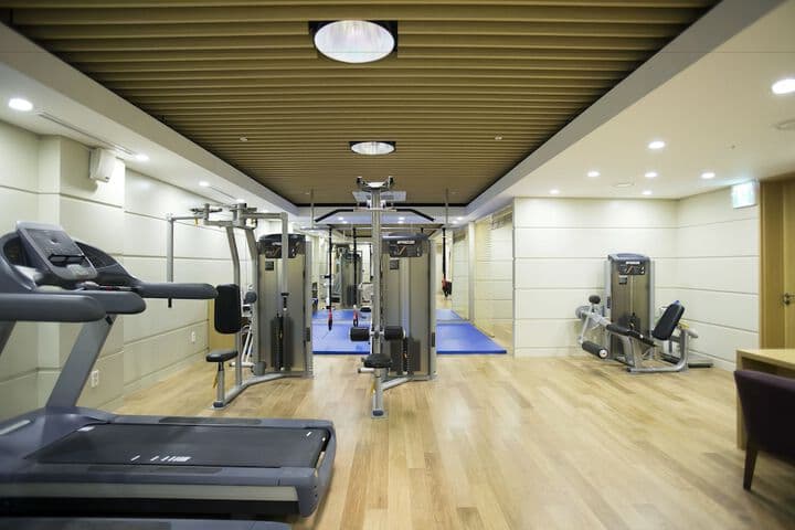 Holiday Inn photo 2