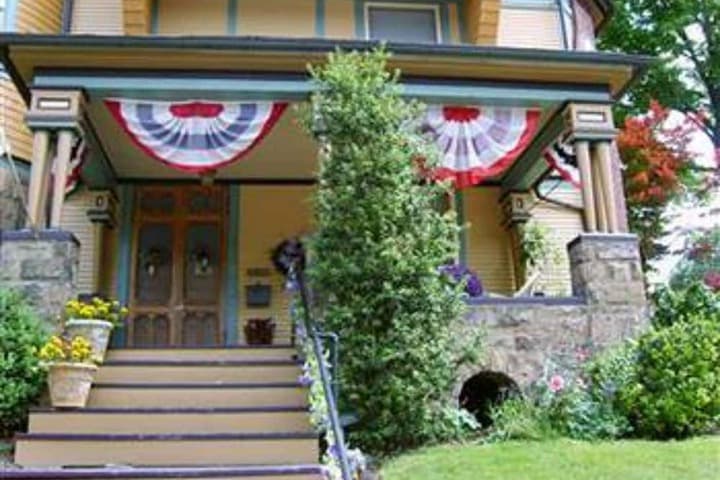 The Queen a Victorian Bed & Breakfast photo 2