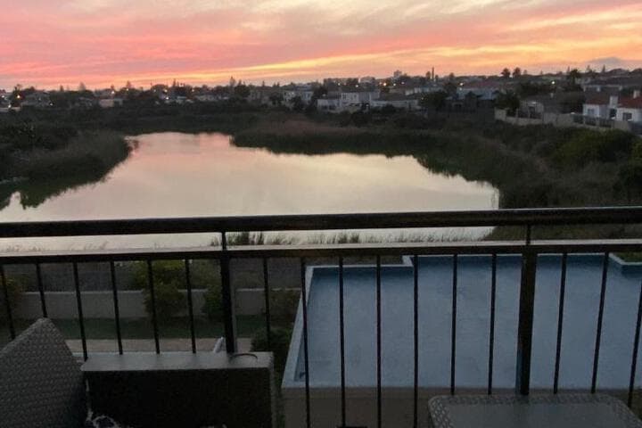 Century on Lake Apartment photo 3