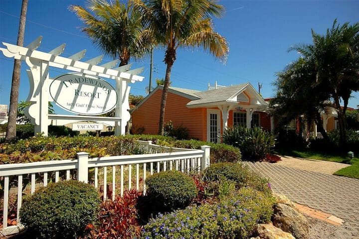 Tradewinds Beach Resort photo 2