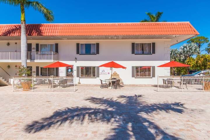 Hibiscus Suites Gateway to Siesta Key photo 3