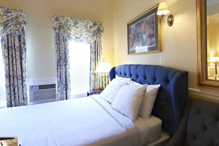 Bellevue House photo 3