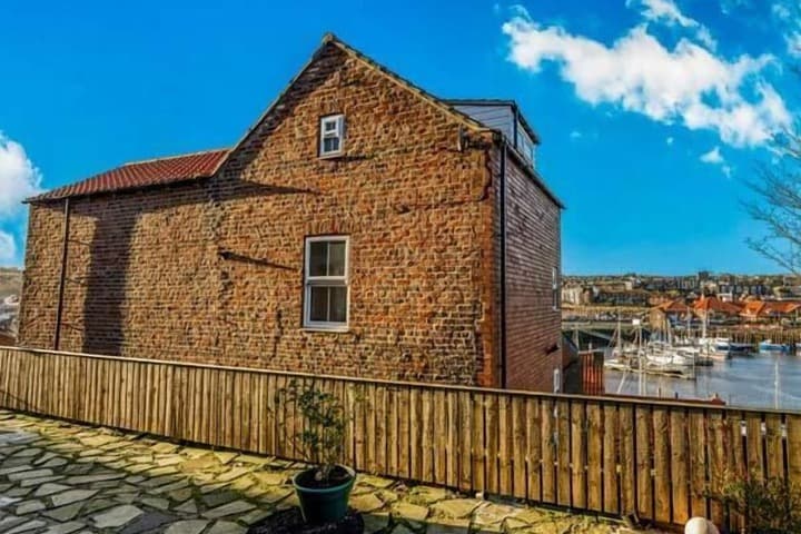 Kirkby House photo 1