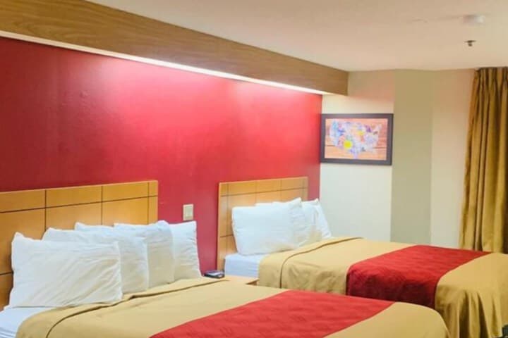 Econo Lodge Inn & Suites photo 3