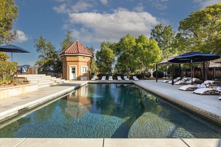 Wilson Creek Manor by Avantstay Sleeps 24! Amazing Estate w / Pool & Game Room photo 3