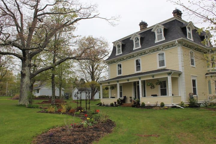 Maplehurst Manor B&B photo 2