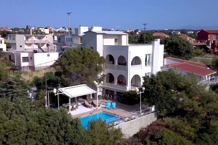 Chrysiida Luxury Suites photo 4