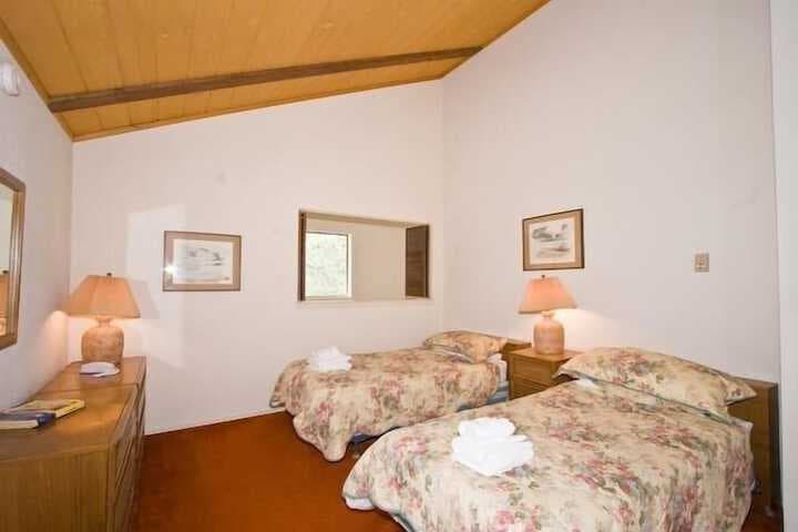 3397 Pinehill Road photo 4