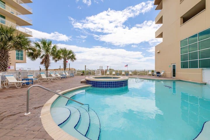 Crystal Shores West Condos by Hosteeva photo 4