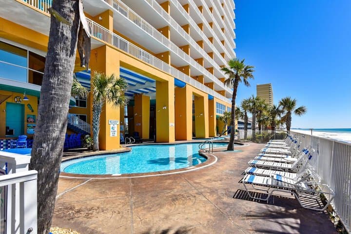 Splash Beach Resort by Book That Condo photo 2