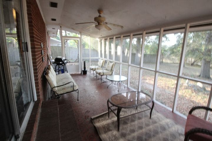 Moms House photo 2