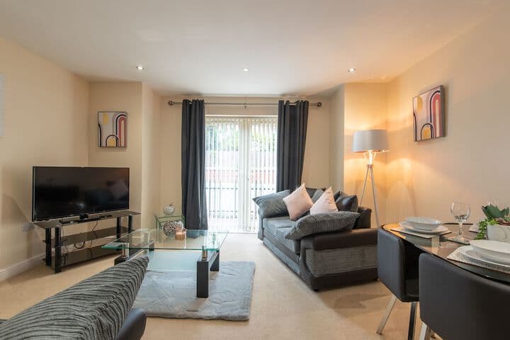 Apartment 8 photo 1