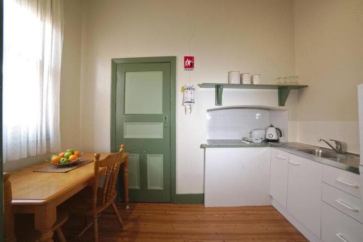 Large Studio Apartment With Spa Central Ballarat photo 4