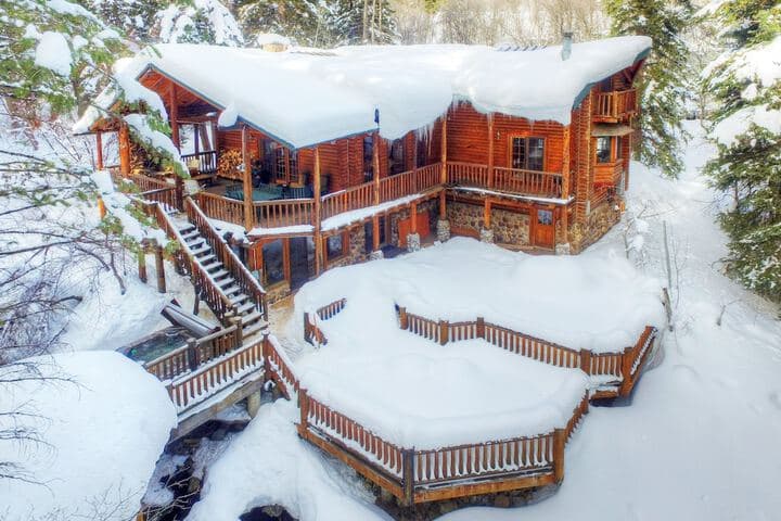 Log Cabin on the Stream photo 2