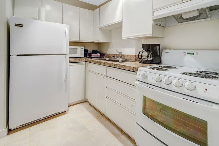 Rosellen Suites at Stanley Park photo 2