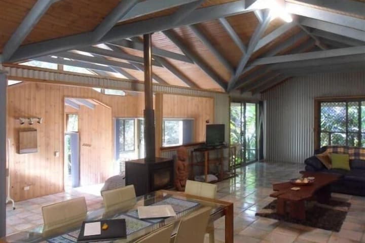 Treetops Accommodation Montville photo 4
